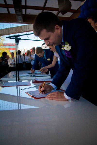 В день 420-тилетия нашего города 12 июня 2014 года, на площади Дворца торжеств состоялась массовая регистрация браков!