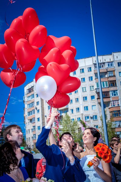 В день 420-тилетия нашего города 12 июня 2014 года, на площади Дворца торжеств состоялась массовая регистрация браков!