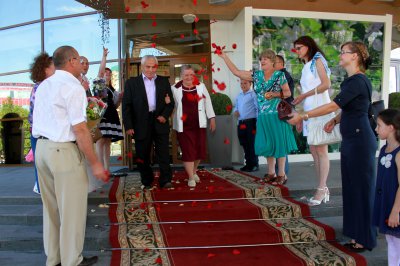 5-го августа во Дворце торжеств праздновали свой золотой юбилей,супруги Вольф Виктор Викторович и Любовь Васильевна!