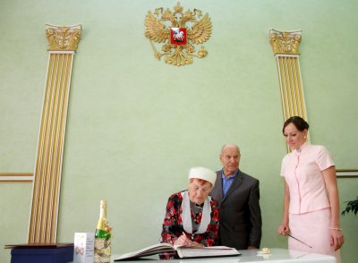 8 ноября во Дворце торжеств праздновали свой изумрудный юбилей, супруги Хозяиновы  Василий Павлович и Раиса Михайловна!