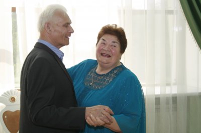 5 мая 2015 года во Дворце торжеств отпраздновали свой изумрудный юбилей супруги Волковы, Алексей Андреевич Тамара Романовна