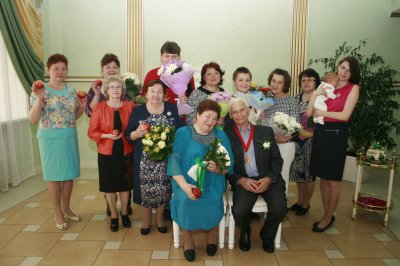 5 мая 2015 года во Дворце торжеств отпраздновали свой изумрудный юбилей супруги Волковы, Алексей Андреевич Тамара Романовна
