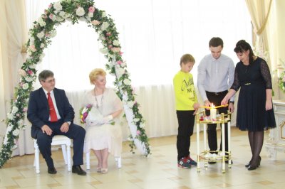 8 сентября 2015 года во Дворце торжеств отметили свой серебряный юбилей супруги Мирзояновы, Рэгат Хамитович и Светлана Алексеевна