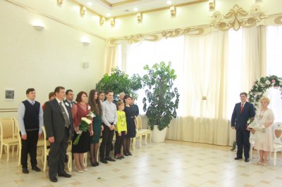 8 сентября 2015 года во Дворце торжеств отметили свой серебряный юбилей супруги Мирзояновы, Рэгат Хамитович и Светлана Алексеевна