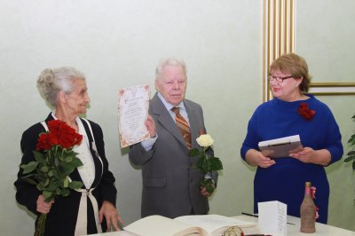 23 января 2016 года во Дворце торжеств отметили бриллиантовый юбилей супруги Матвеевы, Николай Петрович и Аннэта Степановна