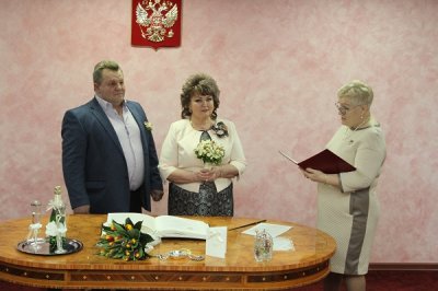 3 февраля 2018 года во Дворце торжеств отметили хрустальный юбилей супруги Шарниловы