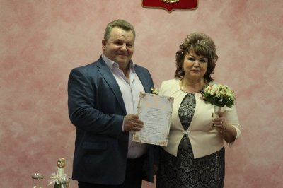 3 февраля 2018 года во Дворце торжеств отметили хрустальный юбилей супруги Шарниловы