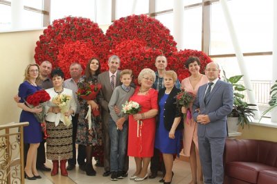 13 апреля во Дворце торжеств отметили золотой юбилей супруги Бурдиян