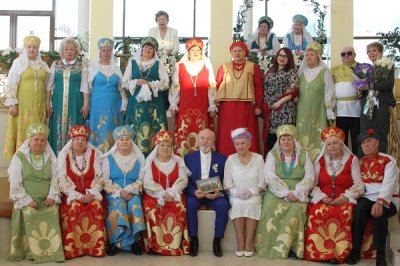 28 апреля во Дворце торжеств отметили золотой юбилей супруги Лежнины