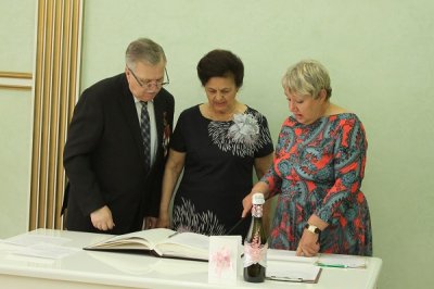 17 августа во Дворце торжеств отметили золотой юбилей супруги Шишкины