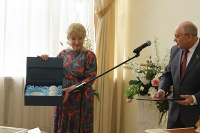 25 апреля во Дворце торжеств отметили бриллиантовый юбилей супруги Колесниковы