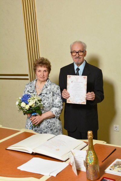 26 октября во Дворце торжеств отметили бриллиантовый  юбилей супруги Сысоевы