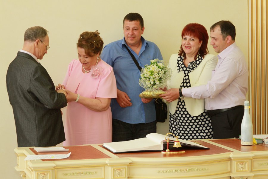 20 июня 2013 года отпраздновали свой юбилей супруги Перченко Юрий Трофимович и Нина Прокоповна