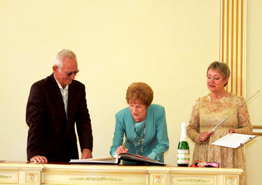 27 августа 2013 года отпраздновали золотой юбилей супруги Павленко Лев Яковлевич и Людмила Александровна