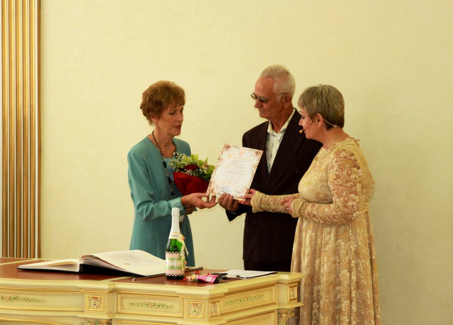 27 августа 2013 года отпраздновали золотой юбилей супруги Павленко Лев Яковлевич и Людмила Александровна