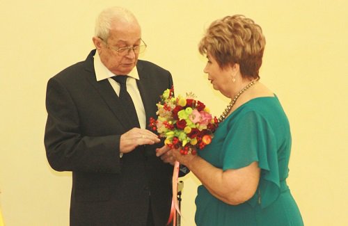 12 декабря 2013 года Дворец торжеств чествовал золотых юбиляров, супругов Серебряковых Николая Степановича и Альбину Яковлевну.