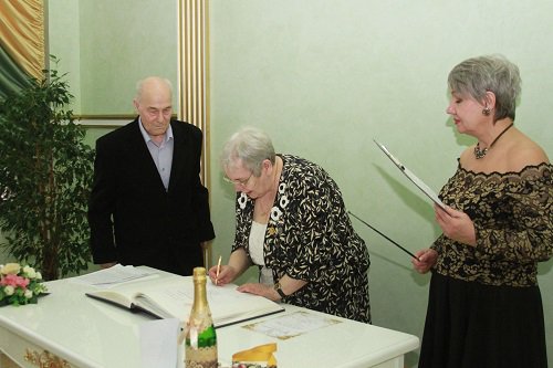 18 января 2014 года отпраздновали свой золотой юбилей, супруги Кожевниковы Геннадий Петрович и Валентина Ивановна!