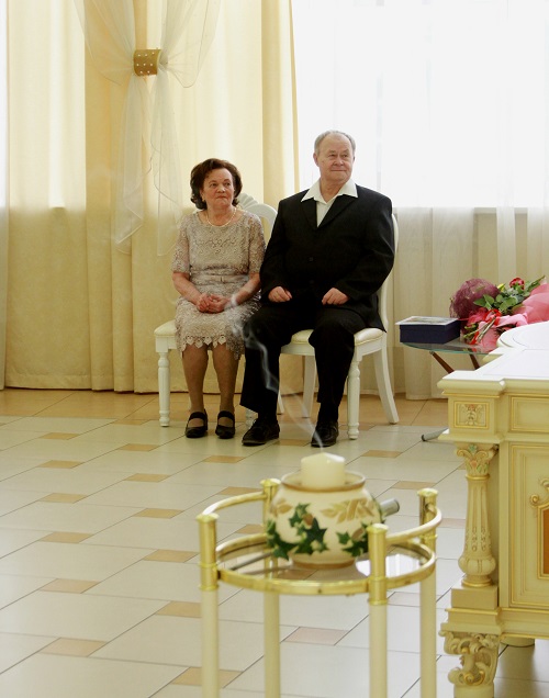 6 марта во Дворце торжеств отпраздновали свой золотой юбилей,супруги Голановы Владимир Григорьевич и Любовь Петровна!