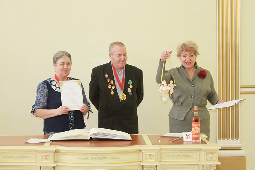 20 февраля во Дворце торжеств праздновали свой золотой юбилей,супруги Ахметзяновы Рахимзян Мухамедзянович и Римма Амировна!