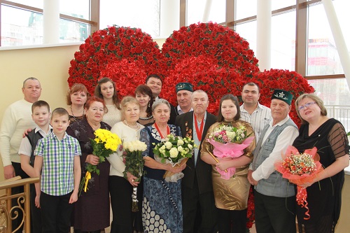 20 февраля во Дворце торжеств праздновали свой золотой юбилей,супруги Ахметзяновы Рахимзян Мухамедзянович и Римма Амировна!