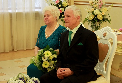 30 января 2014 года во Дворце торжеств, отпраздновали свой изумрудный юбилей, супруги Копаневы Виктор Павлович и Мина Викторовна. 30 января 2014 года во Дворце торжеств, отпраздновали свой изумрудный юбилей, супруги Копаневы Виктор Павлович и Мина Викторовна.