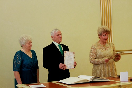 30 января 2014 года во Дворце торжеств, отпраздновали свой изумрудный юбилей, супруги Копаневы Виктор Павлович и Мина Викторовна. 30 января 2014 года во Дворце торжеств, отпраздновали свой изумрудный юбилей, супруги Копаневы Виктор Павлович и Мина Викторовна.