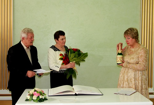 3 июня во Дворце торжеств праздновали свой золотой юбилей, супруги Араповы Александр Михайлович и Мария Георгиевна! 3 июня во Дворце торжеств праздновали свой золотой юбилей, супруги Араповы Александр Михайлович и Мария Георгиевна!