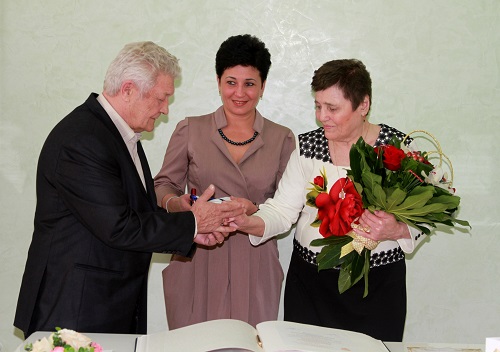 3 июня во Дворце торжеств праздновали свой золотой юбилей, супруги Араповы Александр Михайлович и Мария Георгиевна! 3 июня во Дворце торжеств праздновали свой золотой юбилей, супруги Араповы Александр Михайлович и Мария Георгиевна!