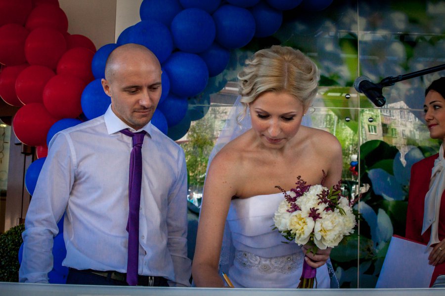 В день 420-тилетия нашего города 12 июня 2014 года, на площади Дворца торжеств состоялась массовая регистрация браков! В день 420-тилетия нашего города 12 июня 2014 года, на площади Дворца торжеств состоялась массовая регистрация браков!