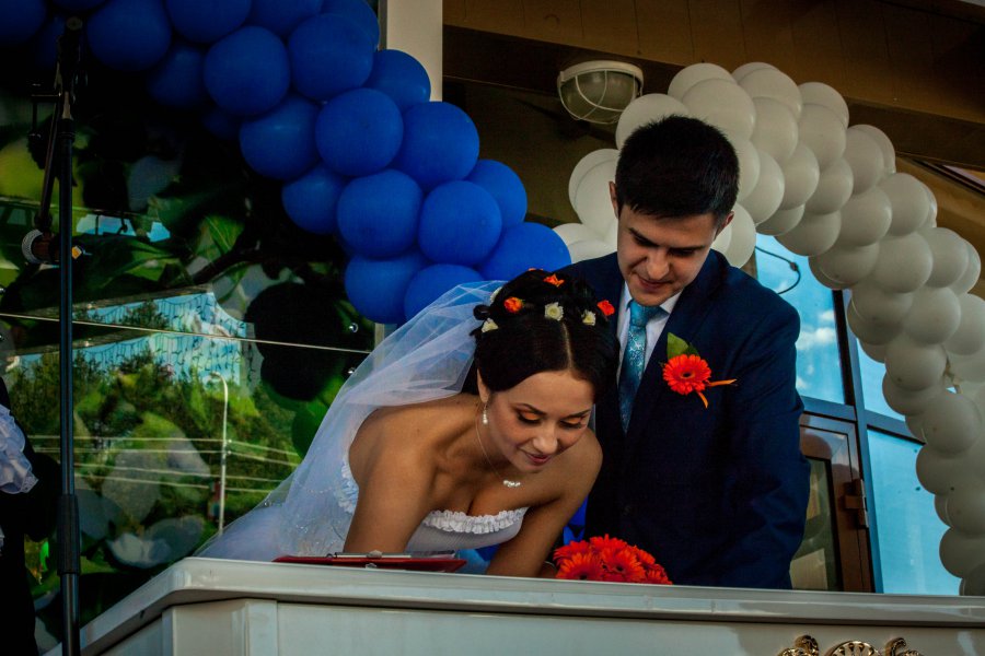 В день 420-тилетия нашего города 12 июня 2014 года, на площади Дворца торжеств состоялась массовая регистрация браков! В день 420-тилетия нашего города 12 июня 2014 года, на площади Дворца торжеств состоялась массовая регистрация браков!