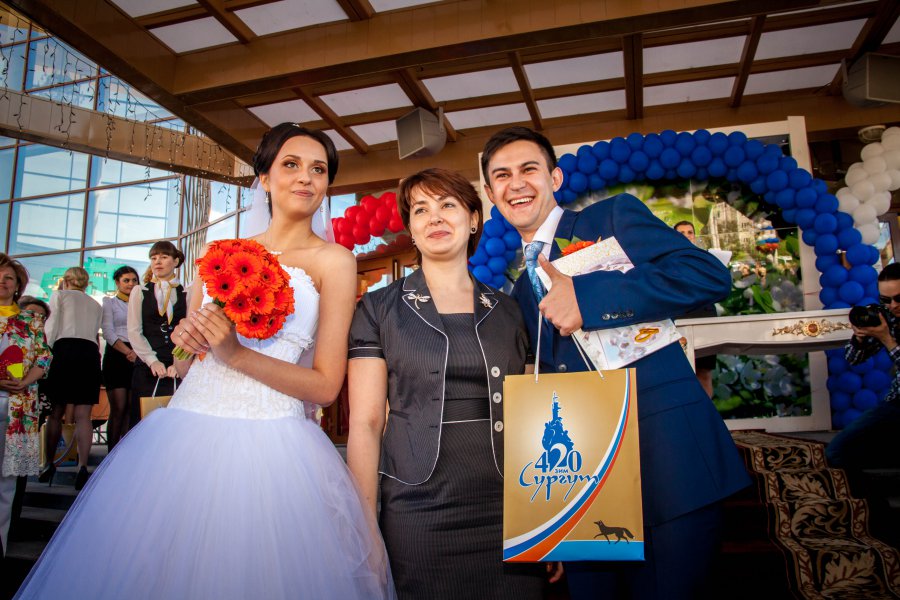 В день 420-тилетия нашего города 12 июня 2014 года, на площади Дворца торжеств состоялась массовая регистрация браков! В день 420-тилетия нашего города 12 июня 2014 года, на площади Дворца торжеств состоялась массовая регистрация браков!