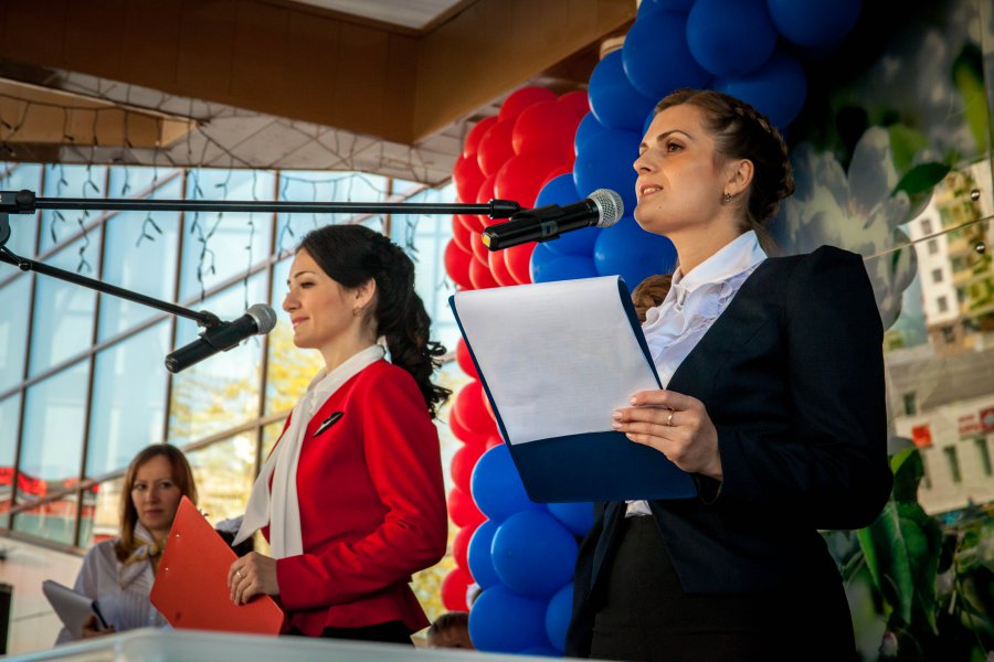 В день 420-тилетия нашего города 12 июня 2014 года, на площади Дворца торжеств состоялась массовая регистрация браков! В день 420-тилетия нашего города 12 июня 2014 года, на площади Дворца торжеств состоялась массовая регистрация браков!