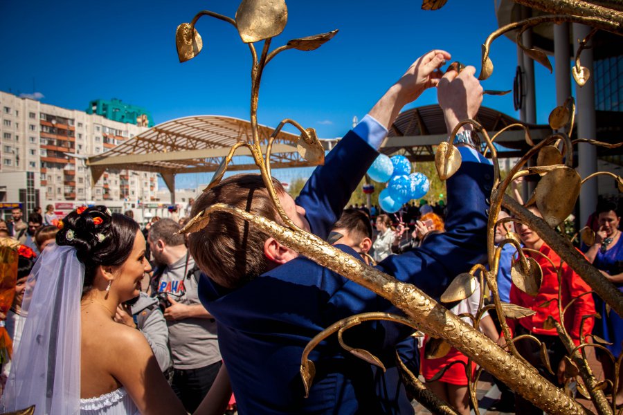 В день 420-тилетия нашего города 12 июня 2014 года, на площади Дворца торжеств состоялась массовая регистрация браков! В день 420-тилетия нашего города 12 июня 2014 года, на площади Дворца торжеств состоялась массовая регистрация браков!