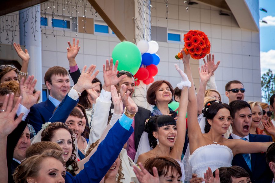 В день 420-тилетия нашего города 12 июня 2014 года, на площади Дворца торжеств состоялась массовая регистрация браков! В день 420-тилетия нашего города 12 июня 2014 года, на площади Дворца торжеств состоялась массовая регистрация браков!