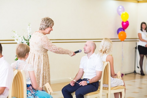 В Рамках всероссийского торжества, посвященного памяти святых Петра и Февроньи,во Дворце торжеств состоялась встреча нескольких поколений сургутян!