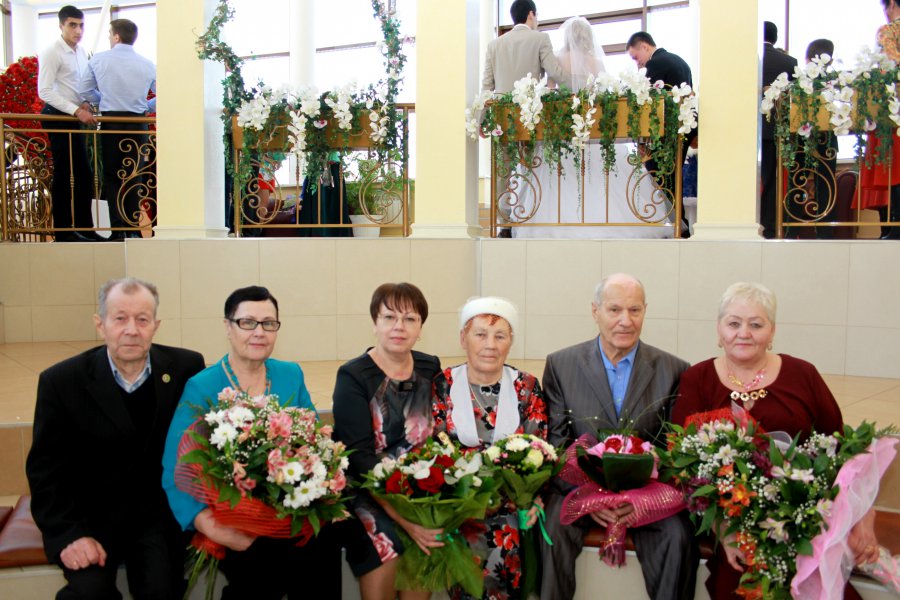 8 ноября во Дворце торжеств праздновали свой изумрудный юбилей, супруги Хозяиновы  Василий Павлович и Раиса Михайловна!