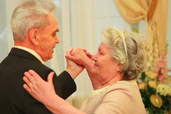 25 декабря во Дворце торжеств праздновали свой золотой юбилей супруги Костаревы, Валентин Васильевич и Надежда Павловна