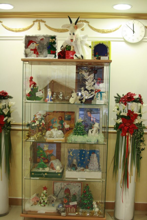 С 20 декабря 2014 года по 17 января 2015 года во Дворце торжеств прошла городская  выставка     " Рождественская сказка"