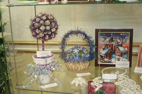 С 20 декабря 2014 года по 17 января 2015 года во Дворце торжеств прошла городская  выставка     " Рождественская сказка"