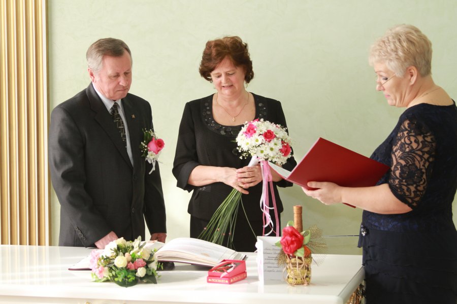 21 марта 2015 года во Дворце торжеств отпраздновали свой рубиновый юбилей супруги Швейкины, Павел Николаевич и Наталья Николаевна.