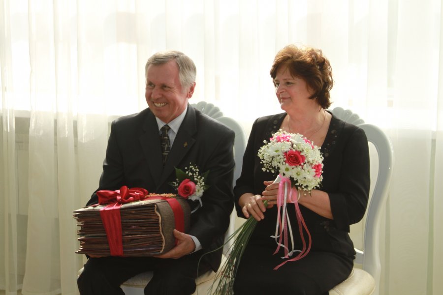 21 марта 2015 года во Дворце торжеств отпраздновали свой рубиновый юбилей супруги Швейкины, Павел Николаевич и Наталья Николаевна.