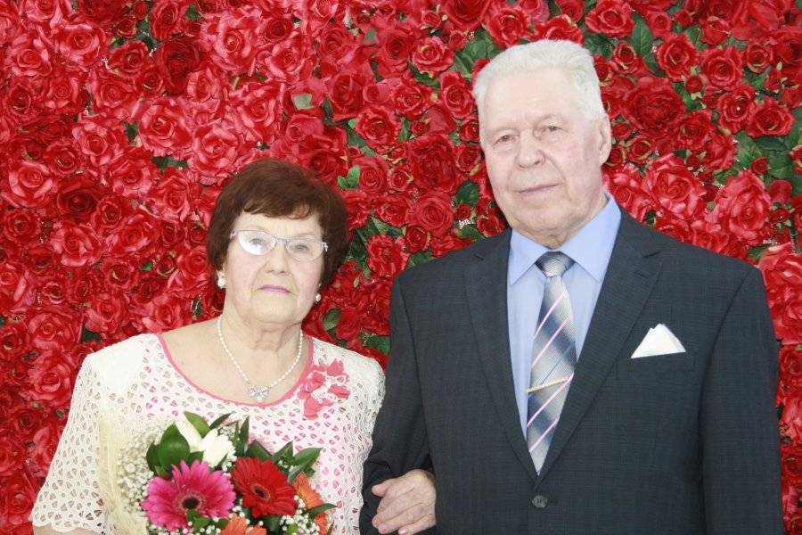 23 апреля 2015 года отпраздновали свой изумрудный юбилей супруги Головенкины, Виктор Михайлович и Валентина Федоровна