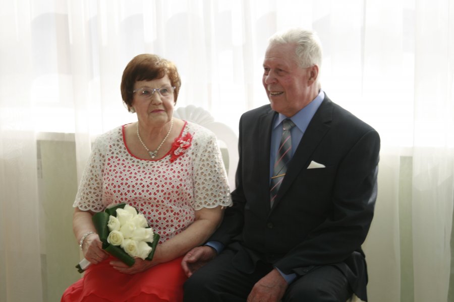 23 апреля 2015 года отпраздновали свой изумрудный юбилей супруги Головенкины, Виктор Михайлович и Валентина Федоровна