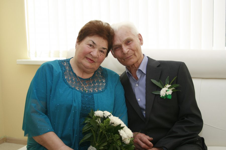 5 мая 2015 года во Дворце торжеств отпраздновали свой изумрудный юбилей супруги Волковы, Алексей Андреевич Тамара Романовна