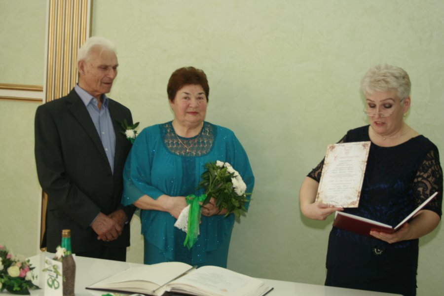 5 мая 2015 года во Дворце торжеств отпраздновали свой изумрудный юбилей супруги Волковы, Алексей Андреевич Тамара Романовна