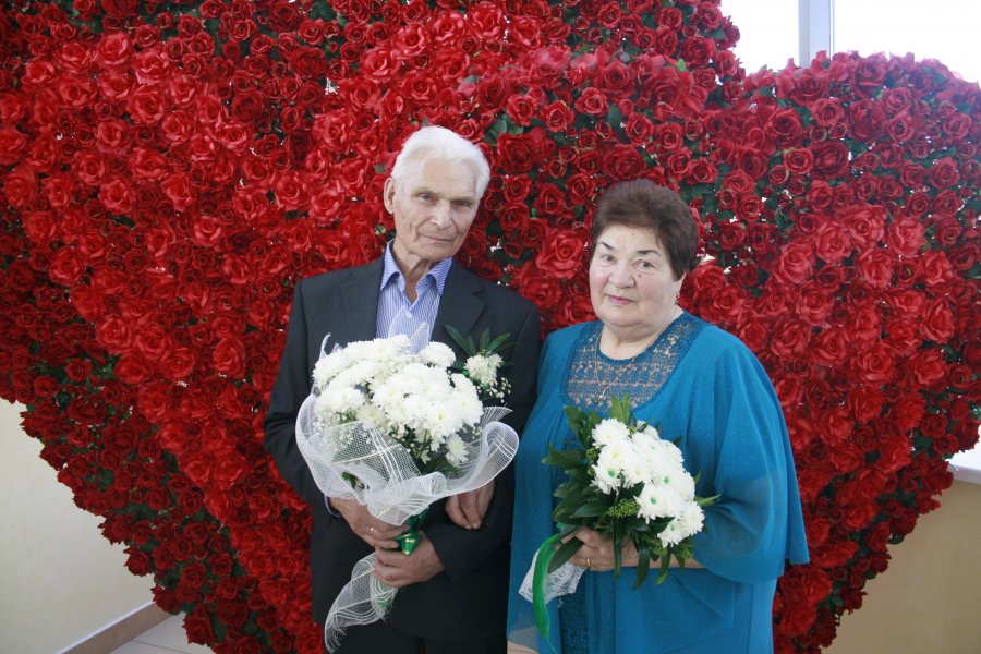 5 мая 2015 года во Дворце торжеств отпраздновали свой изумрудный юбилей супруги Волковы, Алексей Андреевич Тамара Романовна