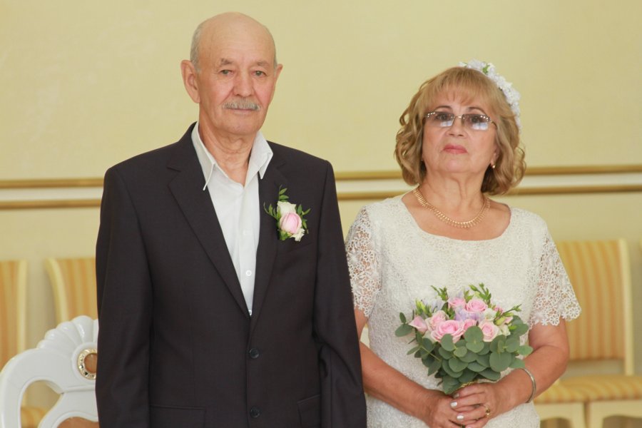 16 июля 2015 года отметили золотой юбилей супруги Гиниятуллины, Рафаил Сагидуллинович и Галина Бадыковна