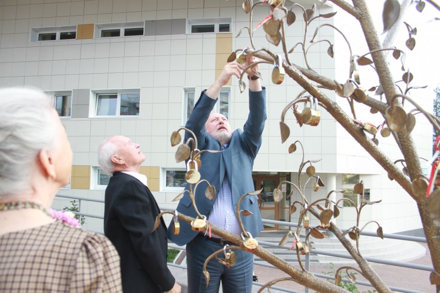 31 июля 2015 года во Дворце торжеств отпраздновали свой бриллиантовый юбилей  семья  Шибановых, Владимир Иванович и  Галина Георгиевна