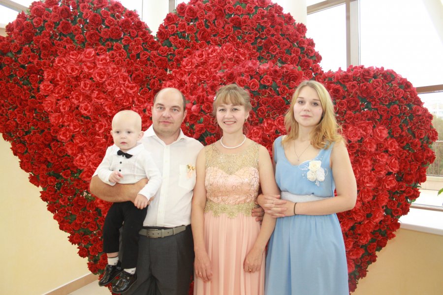 18 августа 2015 года во Дворце торжеств отметили свой фарфоровый юбилей семья Конышевых