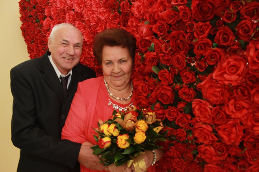 22 августа 2015 года во Дворце торжеств отпраздновали свой золотой юбилей супруги Агаревы, Валентин Николаевич и  Людмила Александровна